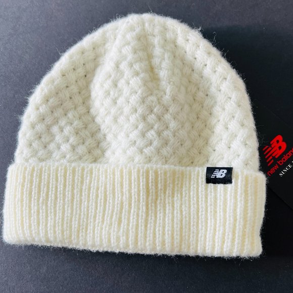 NEW BALANCE Women's Cross Hatch Beanie NWT - Picture 1 of 3